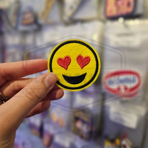 Embleem Smiley hartjes ogen