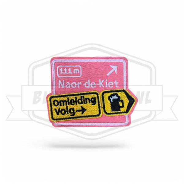 Embleem Naar de kiet volg omleiding - Roze carnavals embleem