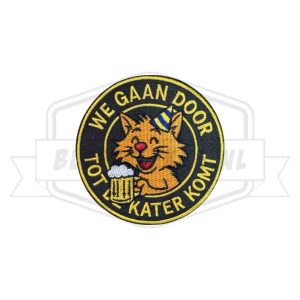 Embleem we gaan door tot de kater komt carnavals patch